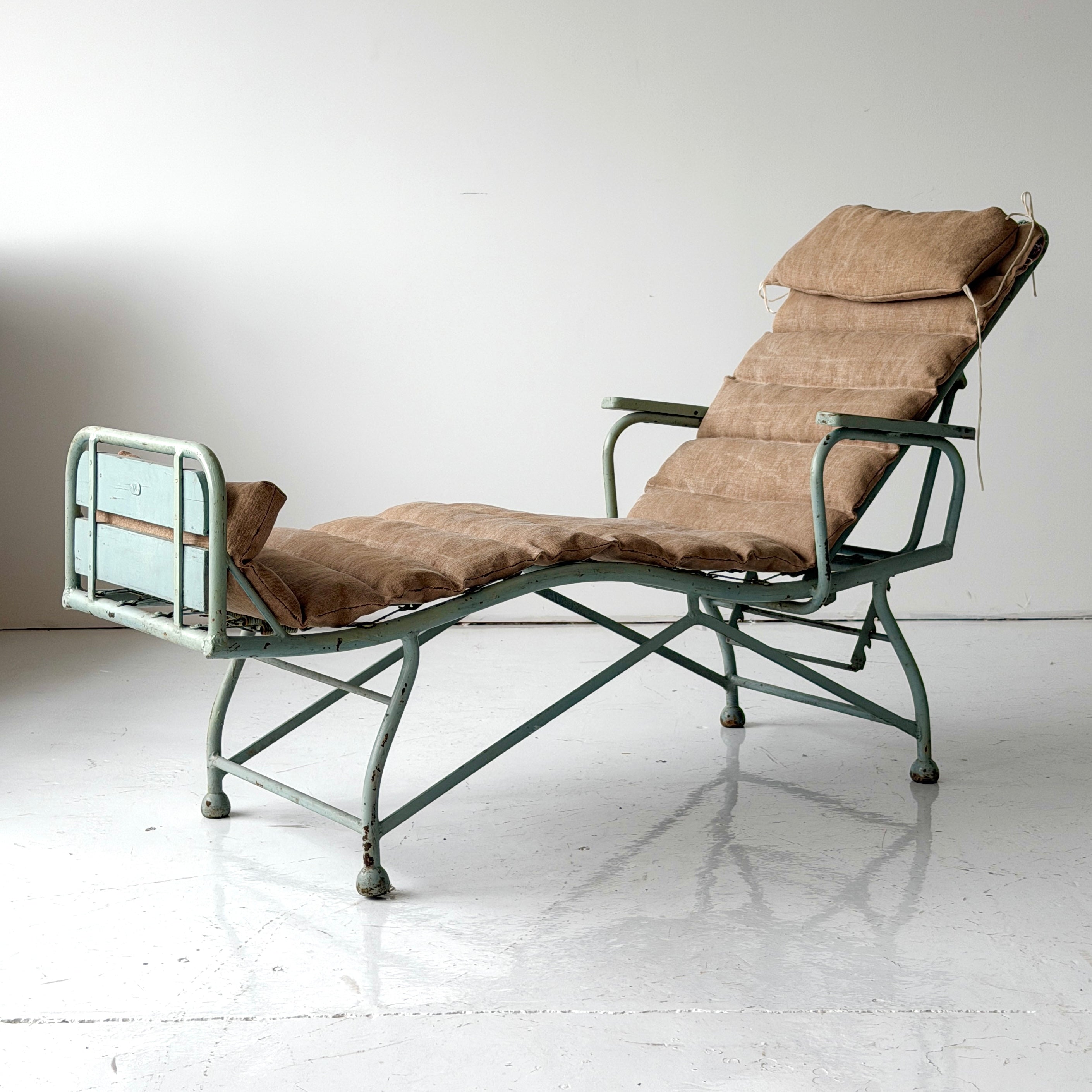 Adjustable Paimio Daybed by Alvar Aalto