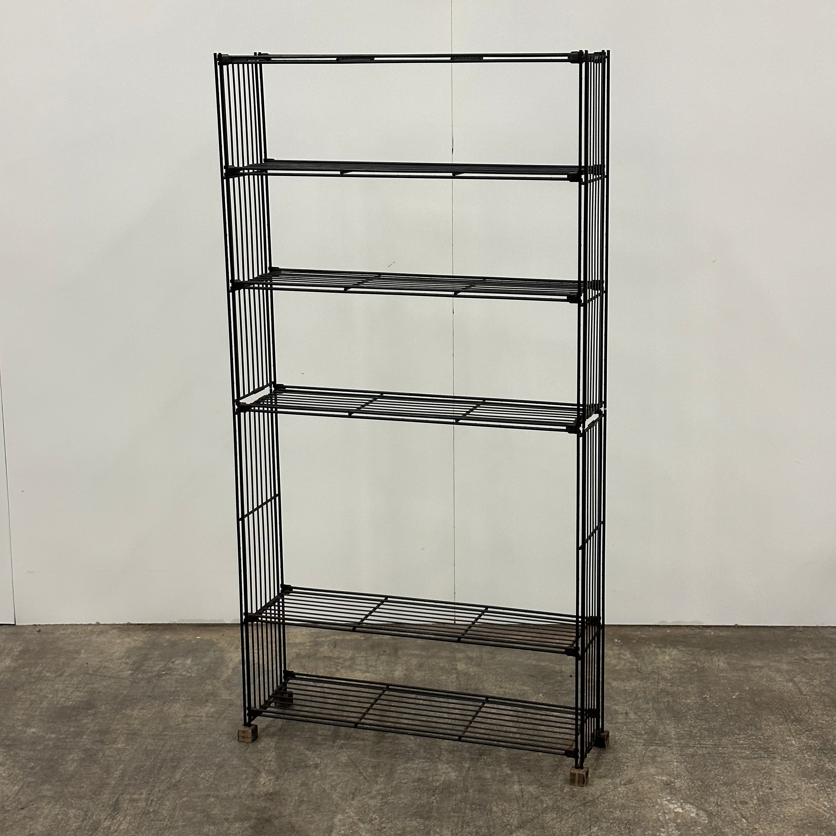 Multistrux Iron Shelving by Multimueble