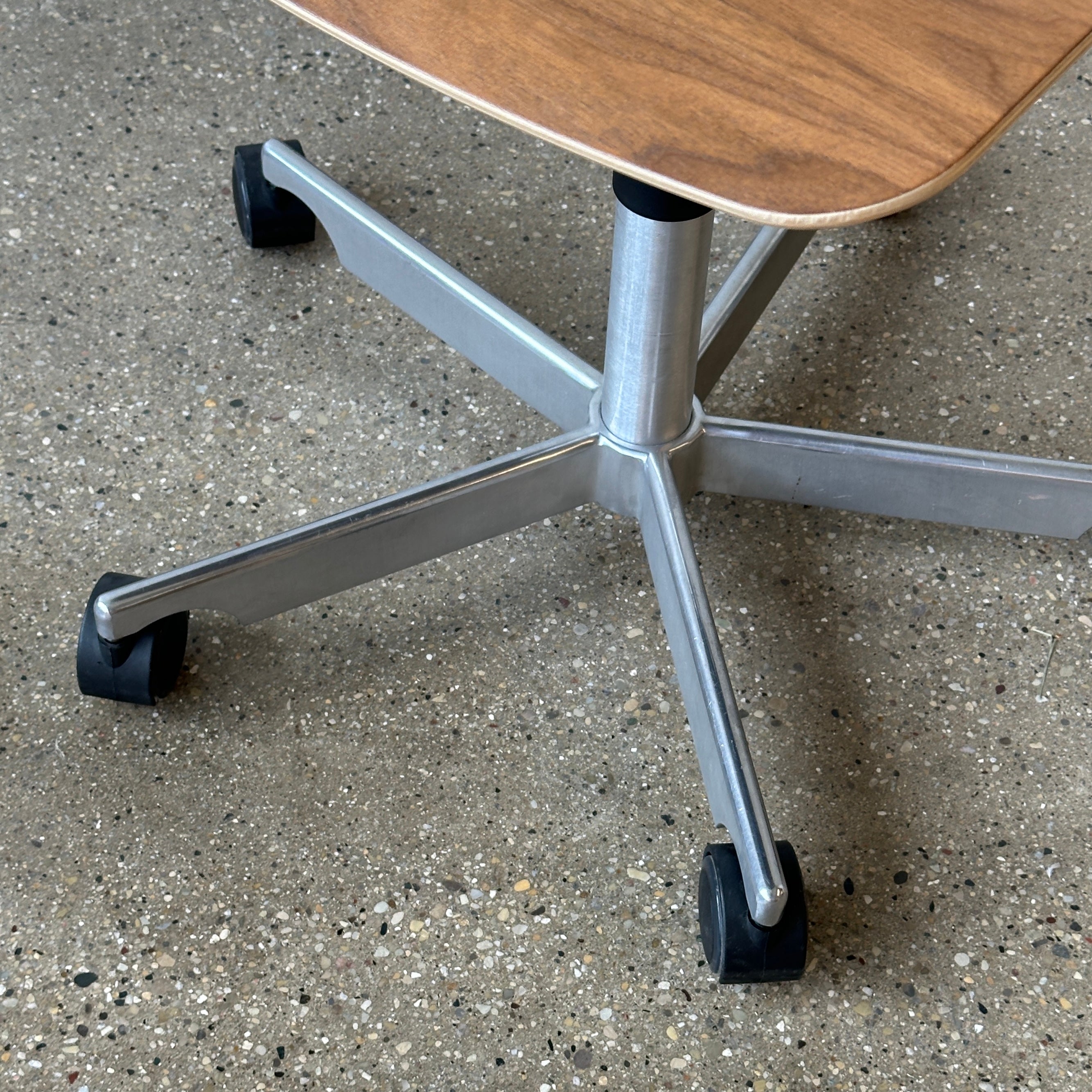 Kevi Drafting Stool by Jorgen Rasmussen – spotexclamationpoint