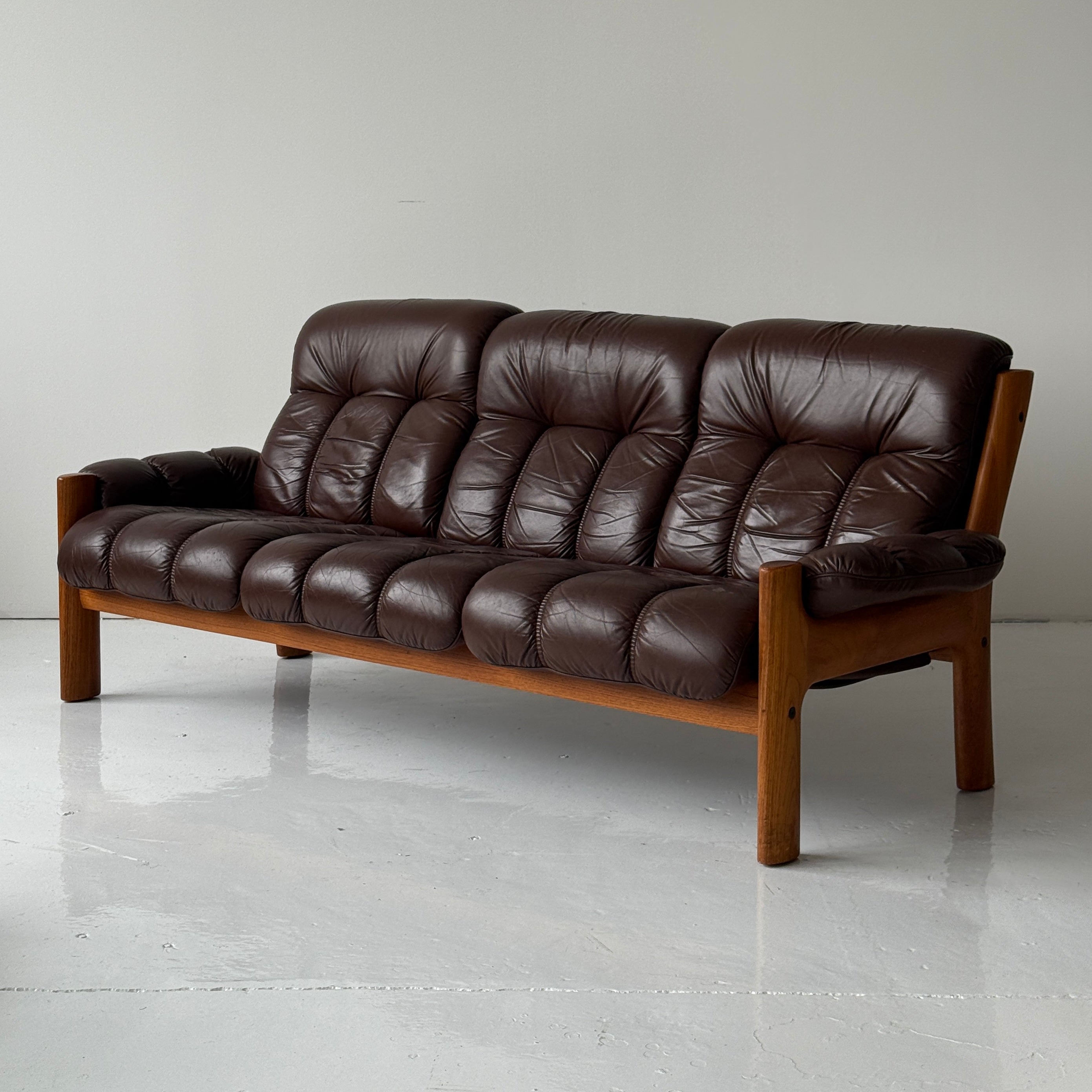 Leather Montana Sofa by Ekornes