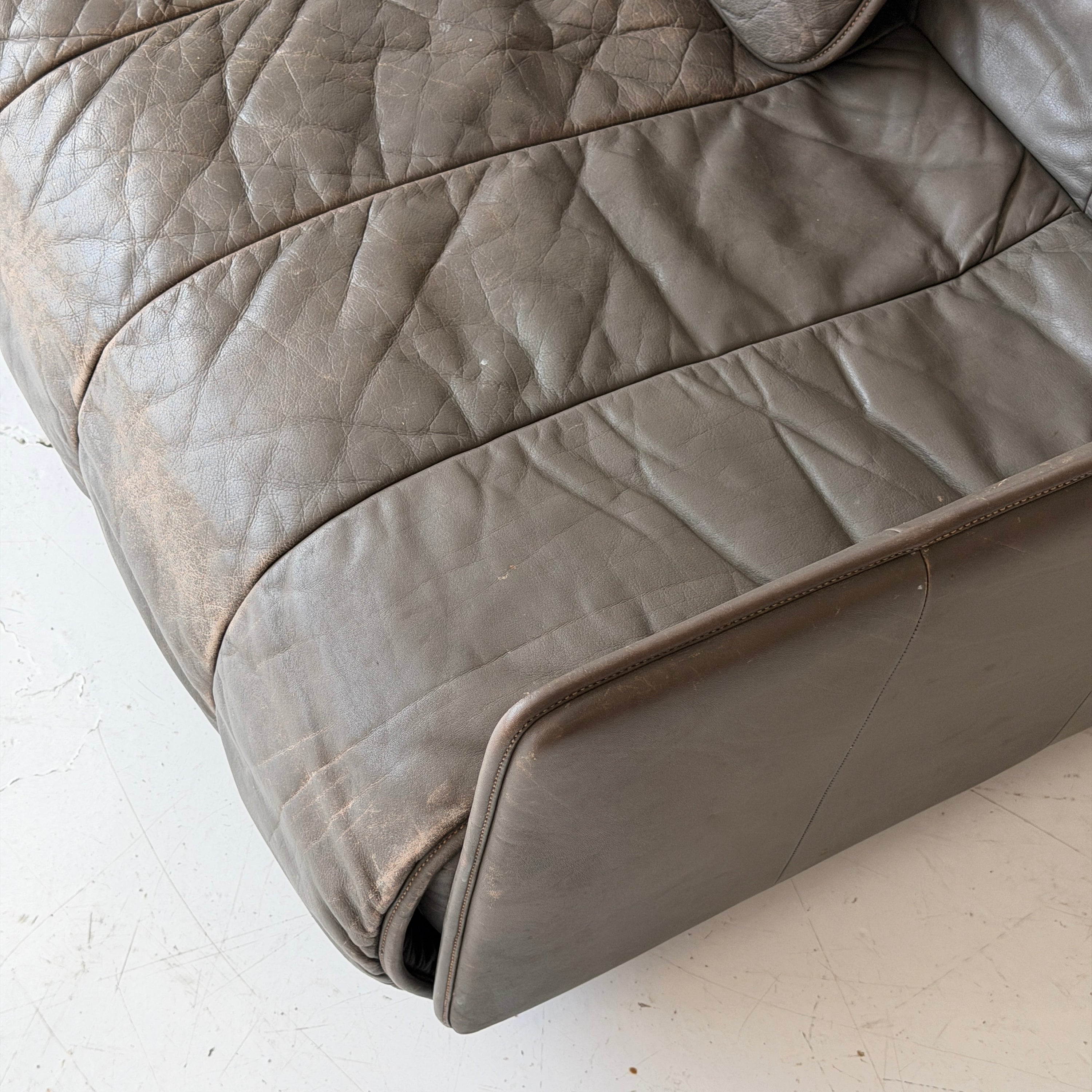 DS-69 Leather Sleeper Sofa by De Sede