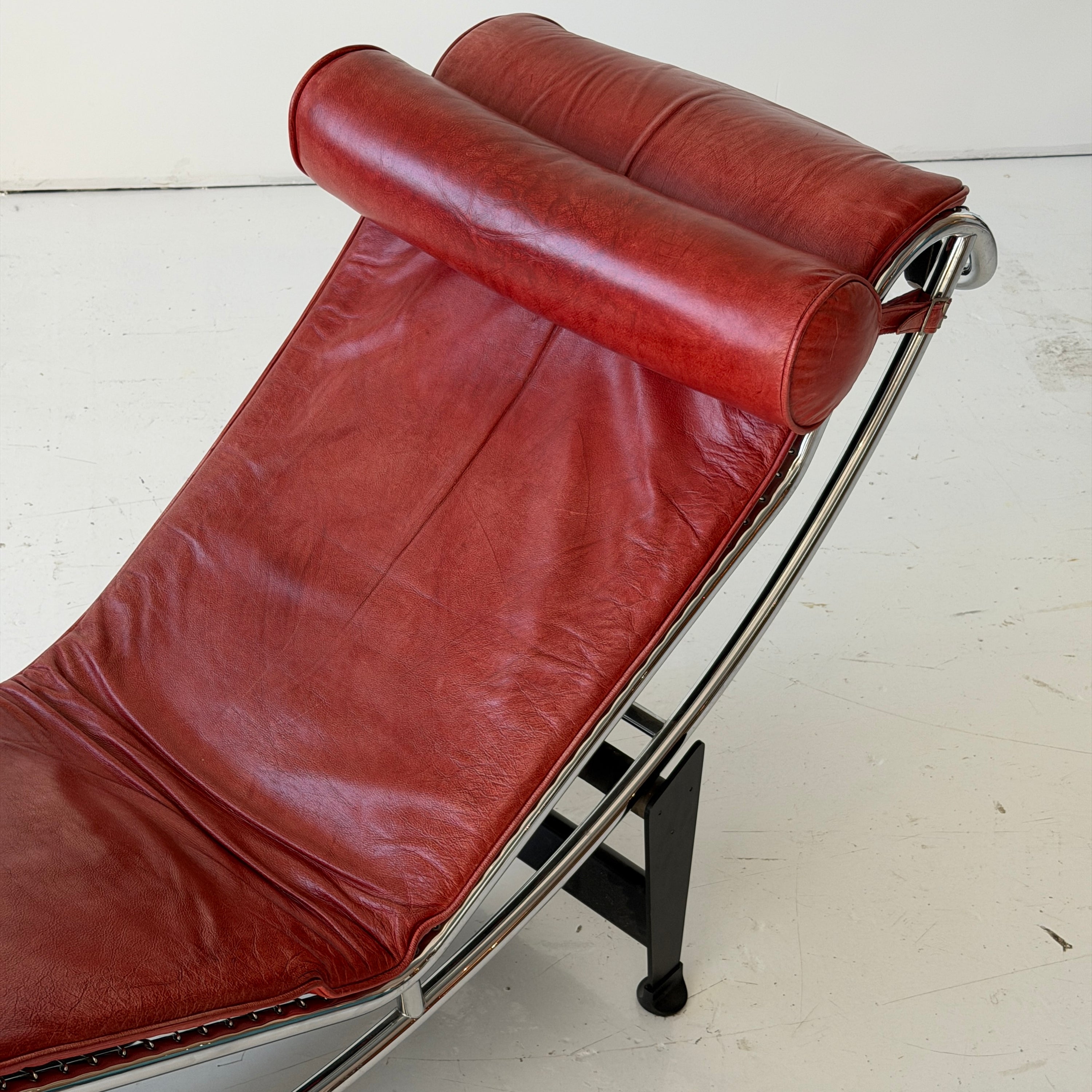 LC4 Leather Chaise by Le Corbusier, Pierre Jeanneret, and Charlotte Perriand for Cassina