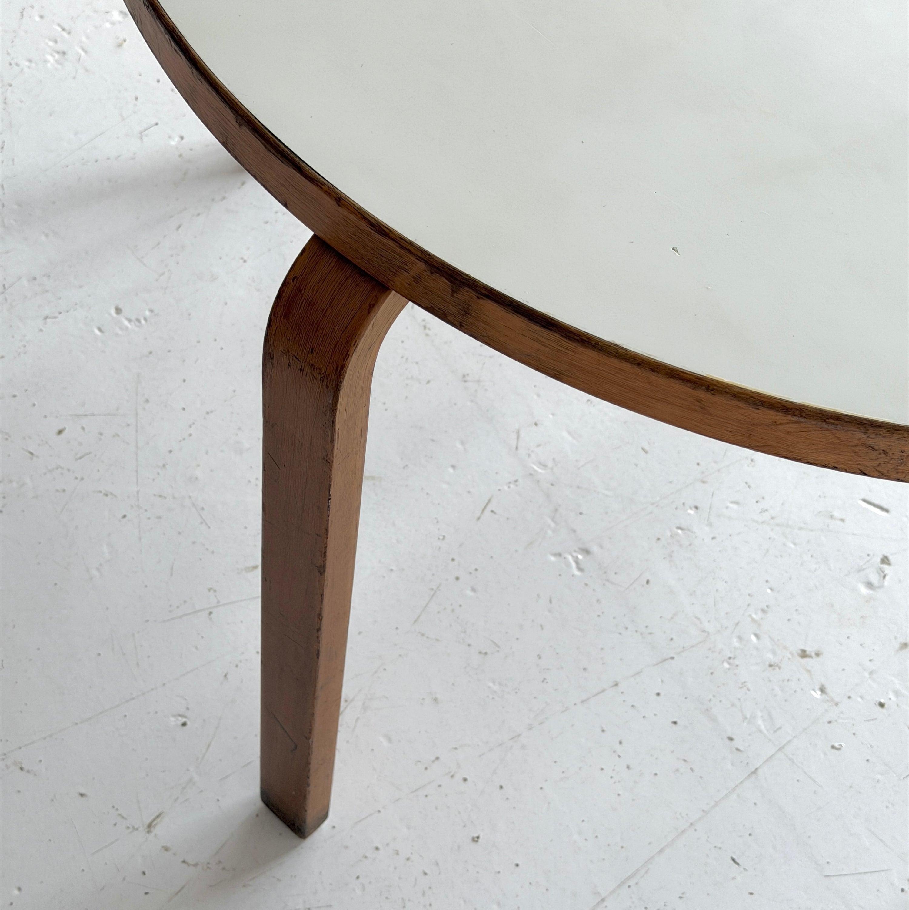 Round White Dining Table by Alvar Aalto for Artek