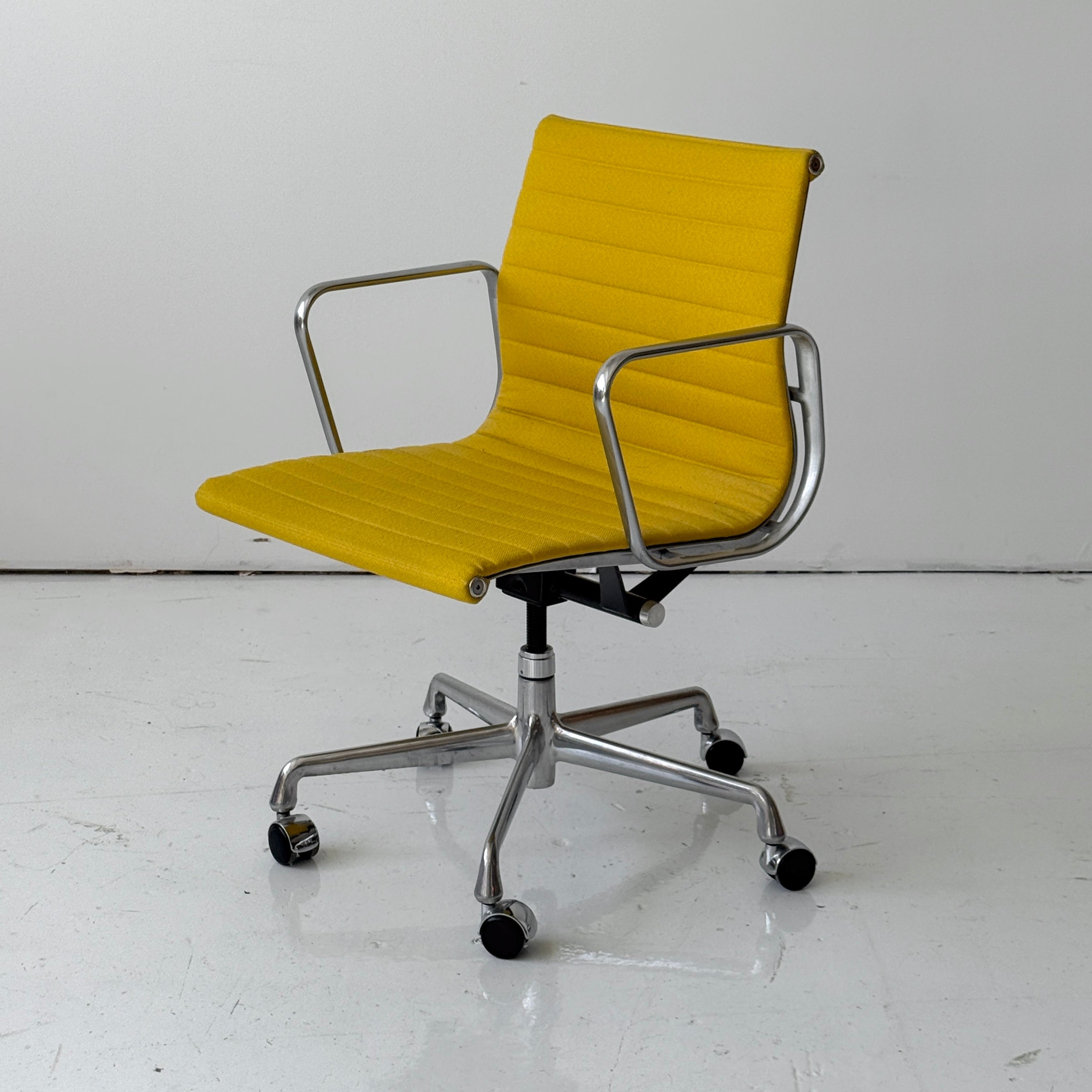 Aluminum Group Task Chair by Charles and Ray Eames for Herman Miller