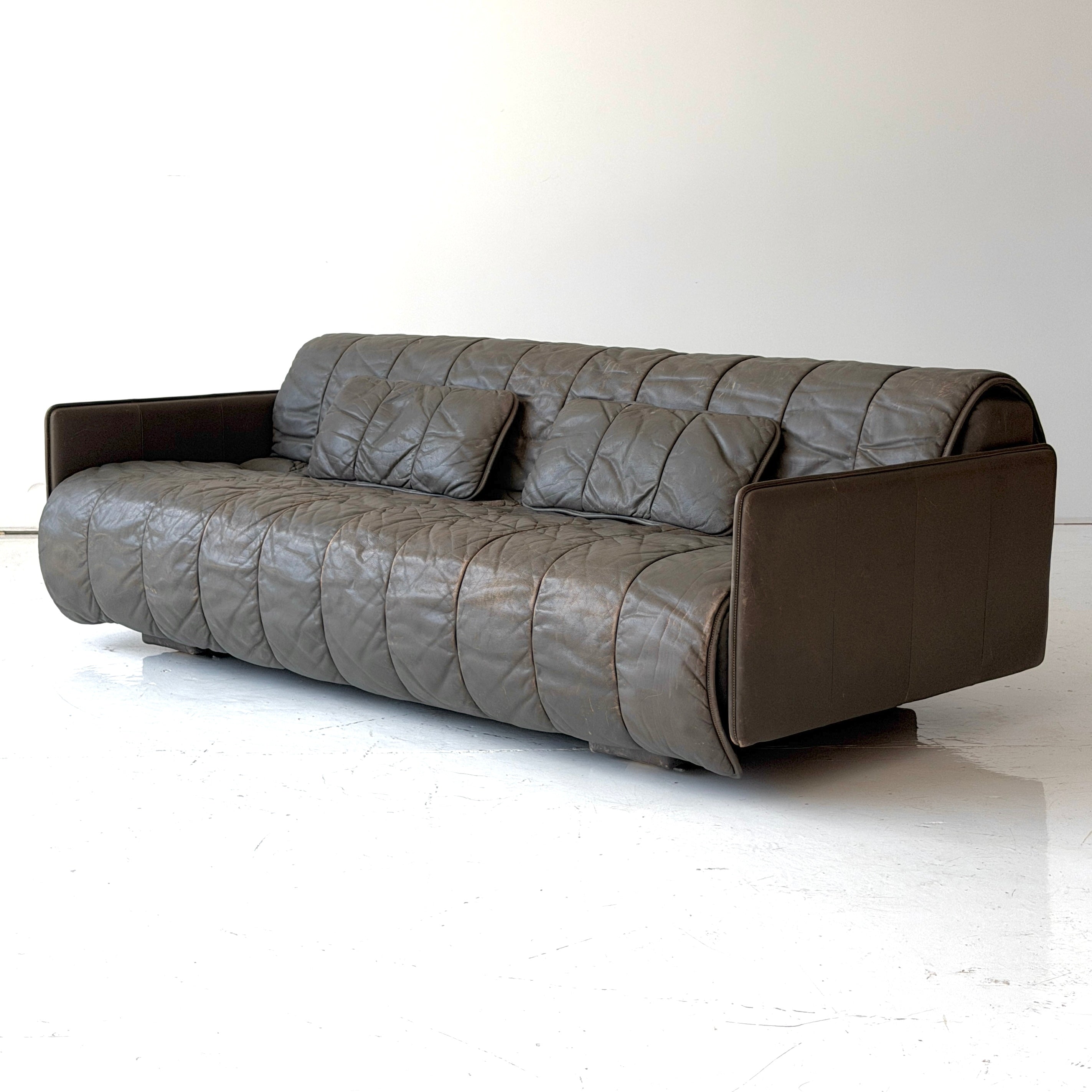 DS-69 Leather Sleeper Sofa by De Sede