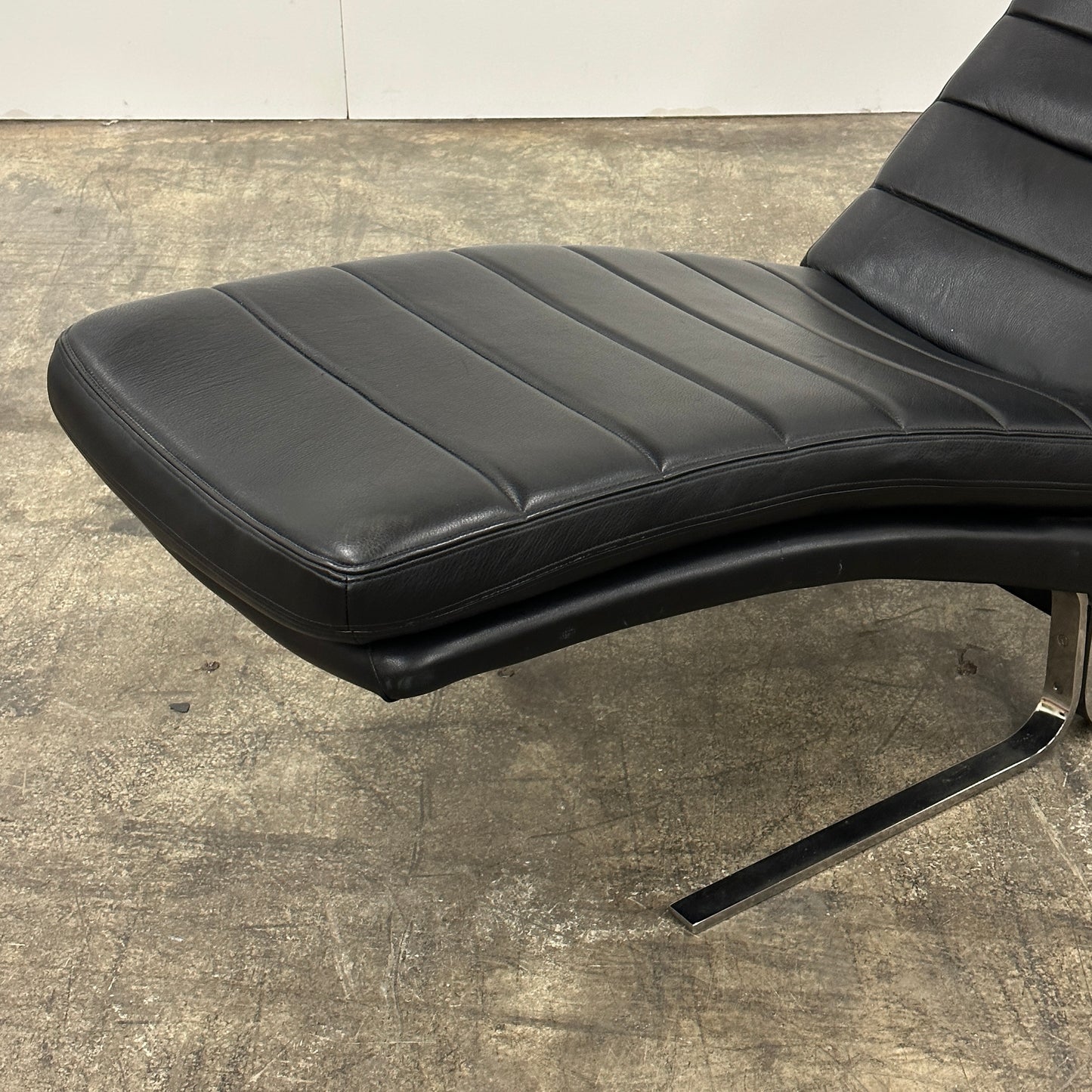 Postmodern Leather/Chrome Chaise by Brayton International