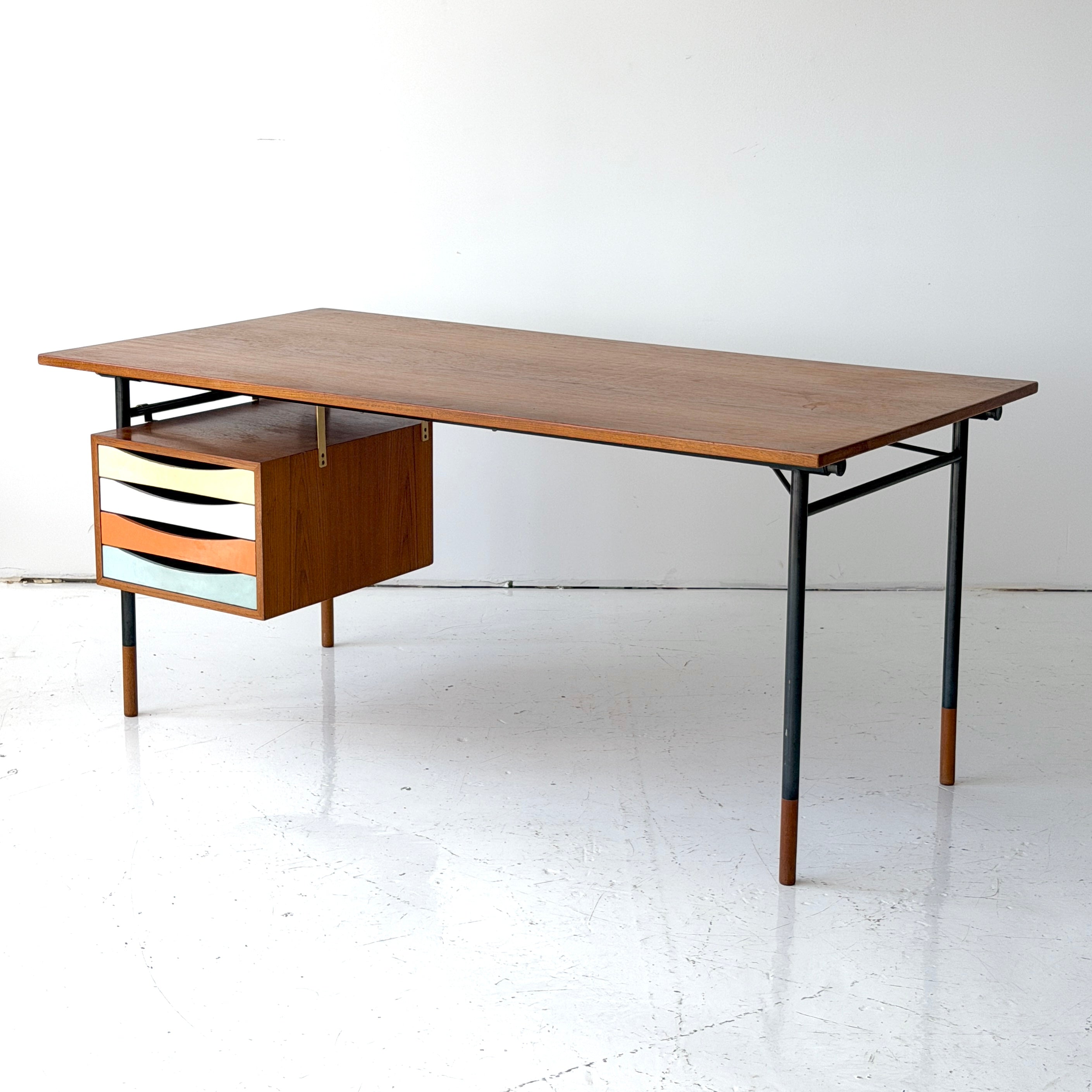 BO69 Nyhaven Desk by Finn Juhl for Bovirke