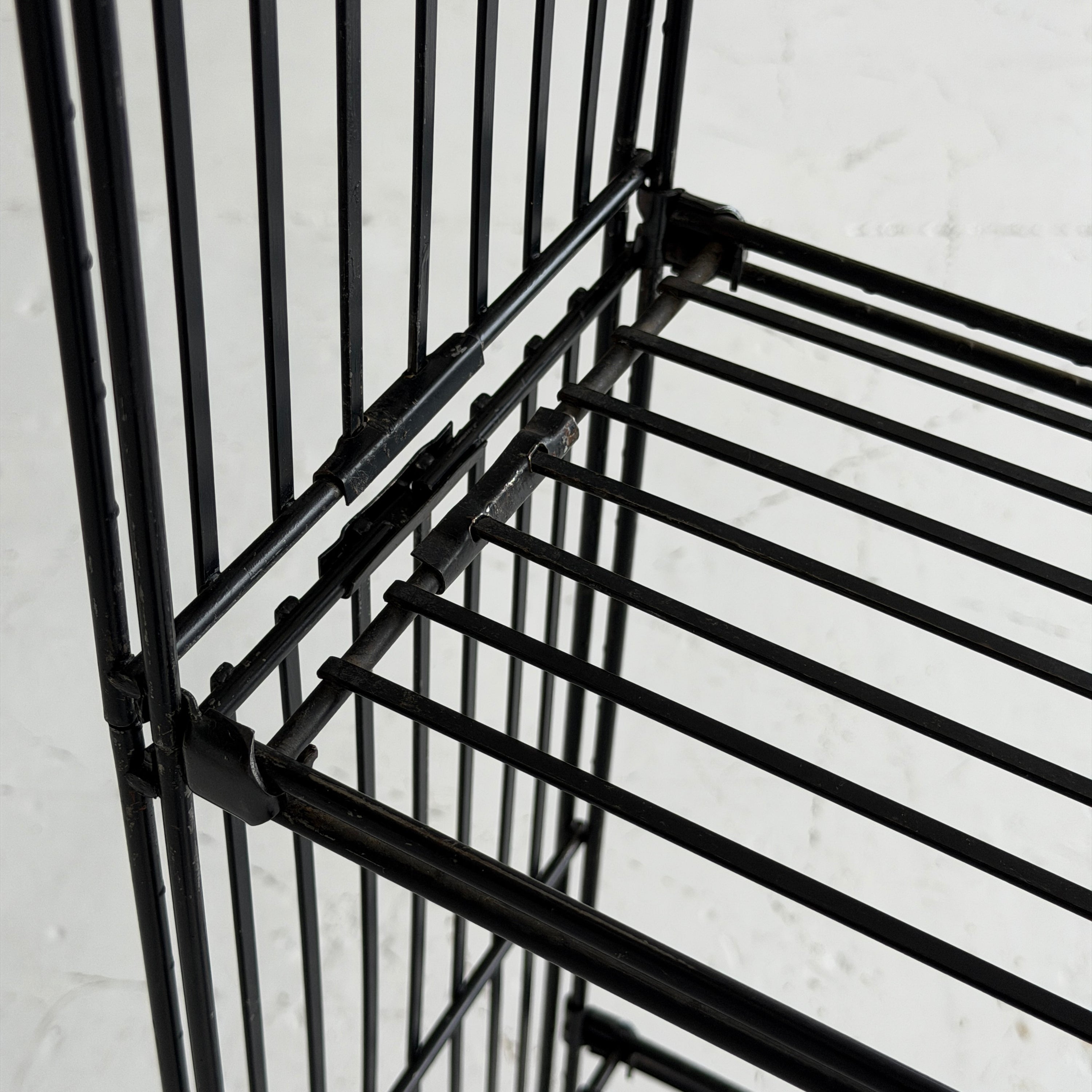 Multistrux Iron Shelving by Multimueble