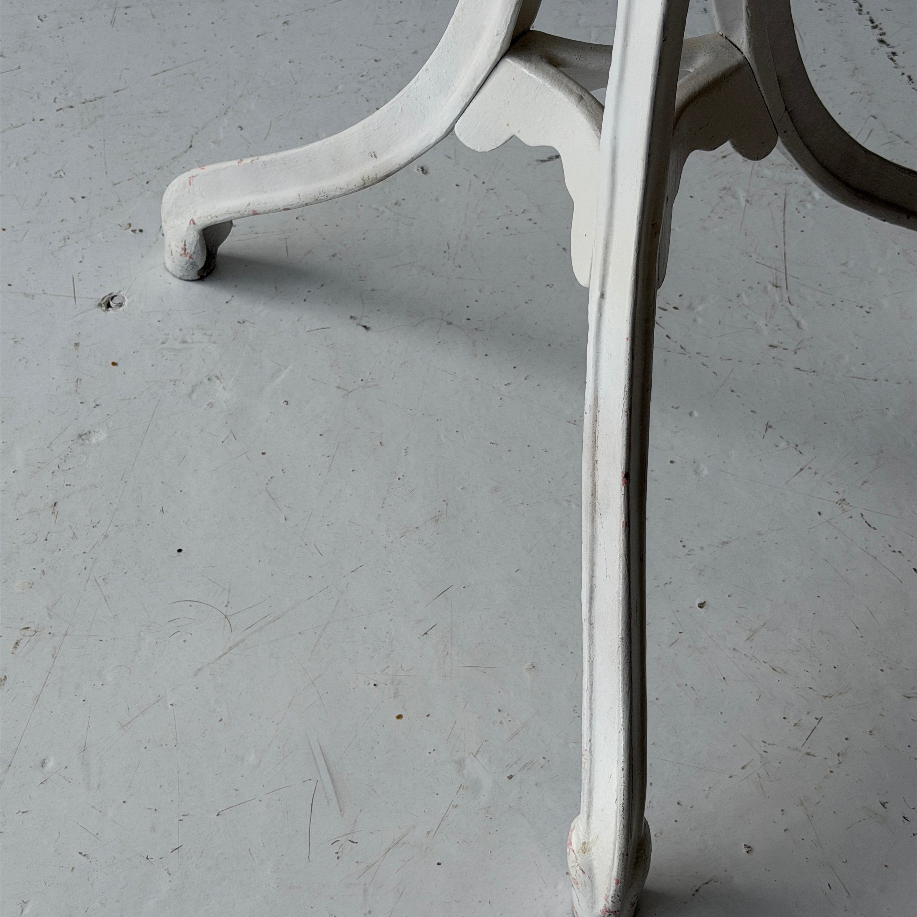 Vitrolite Cast Iron Tri Leg Bistro Table