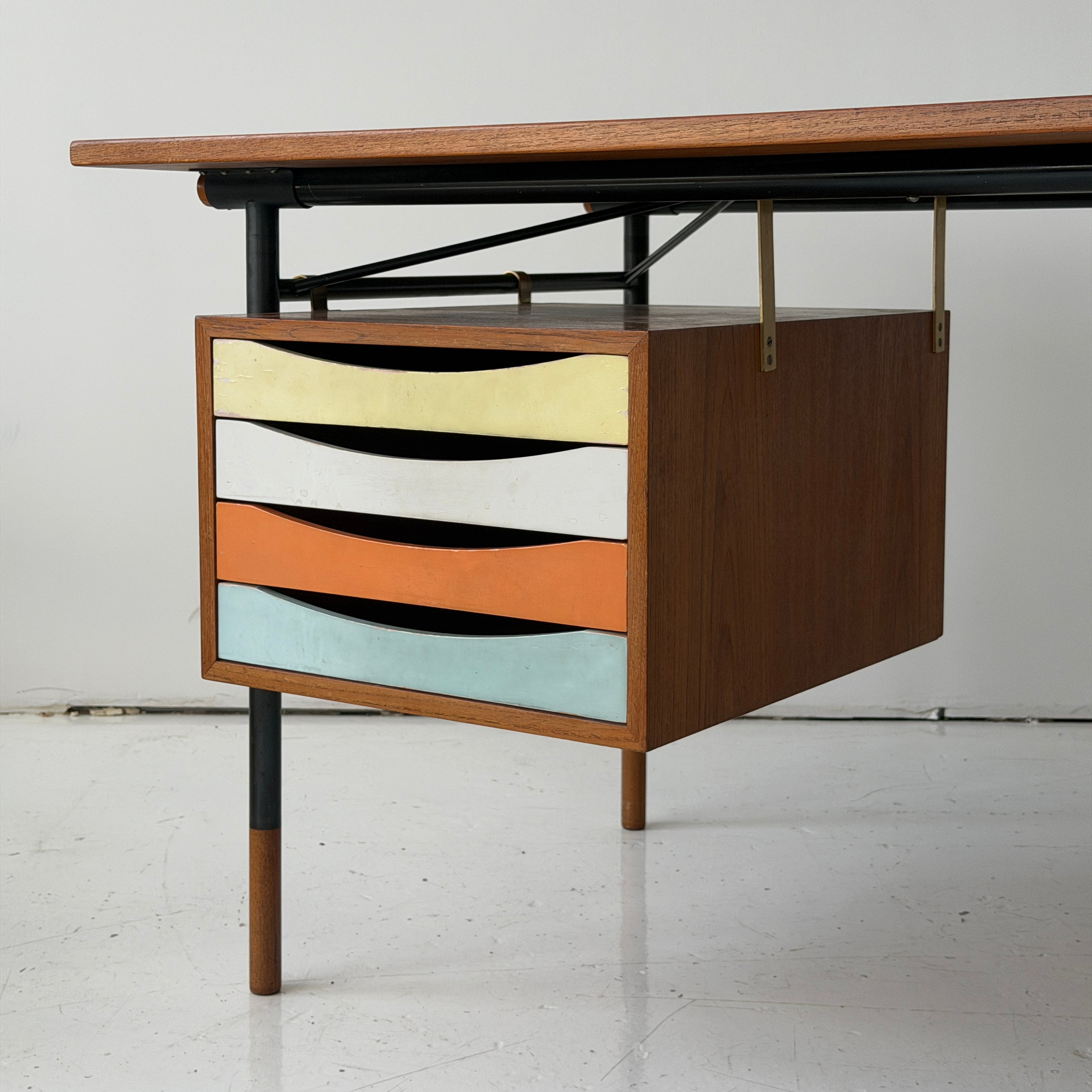 BO69 Nyhaven Desk by Finn Juhl for Bovirke