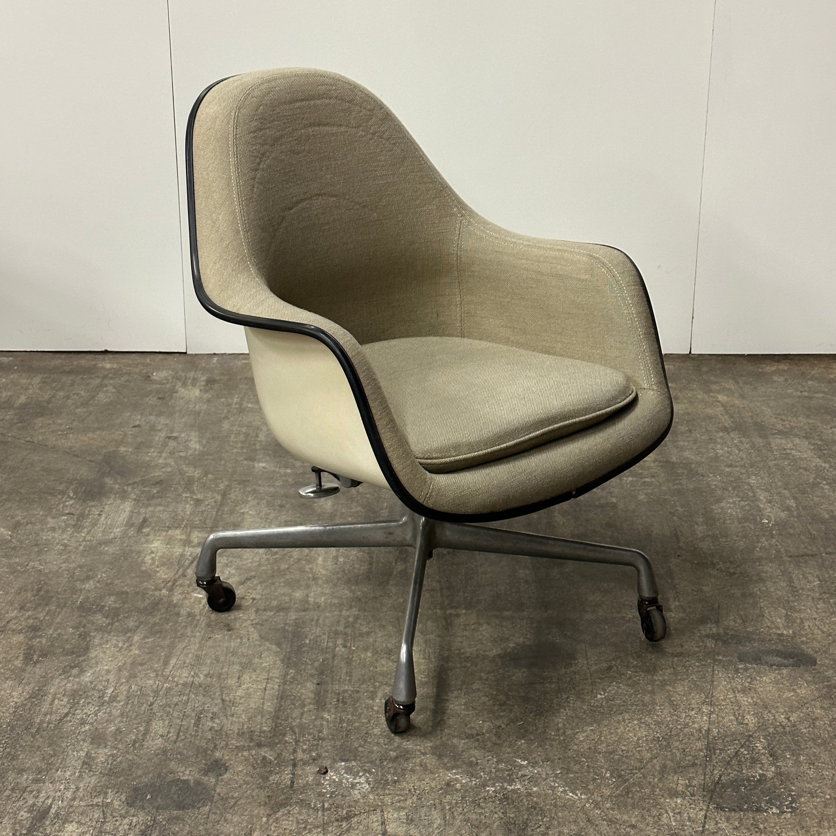 EA178 Loose Pad Chair by Charles and Ray Eames for Herman Miller