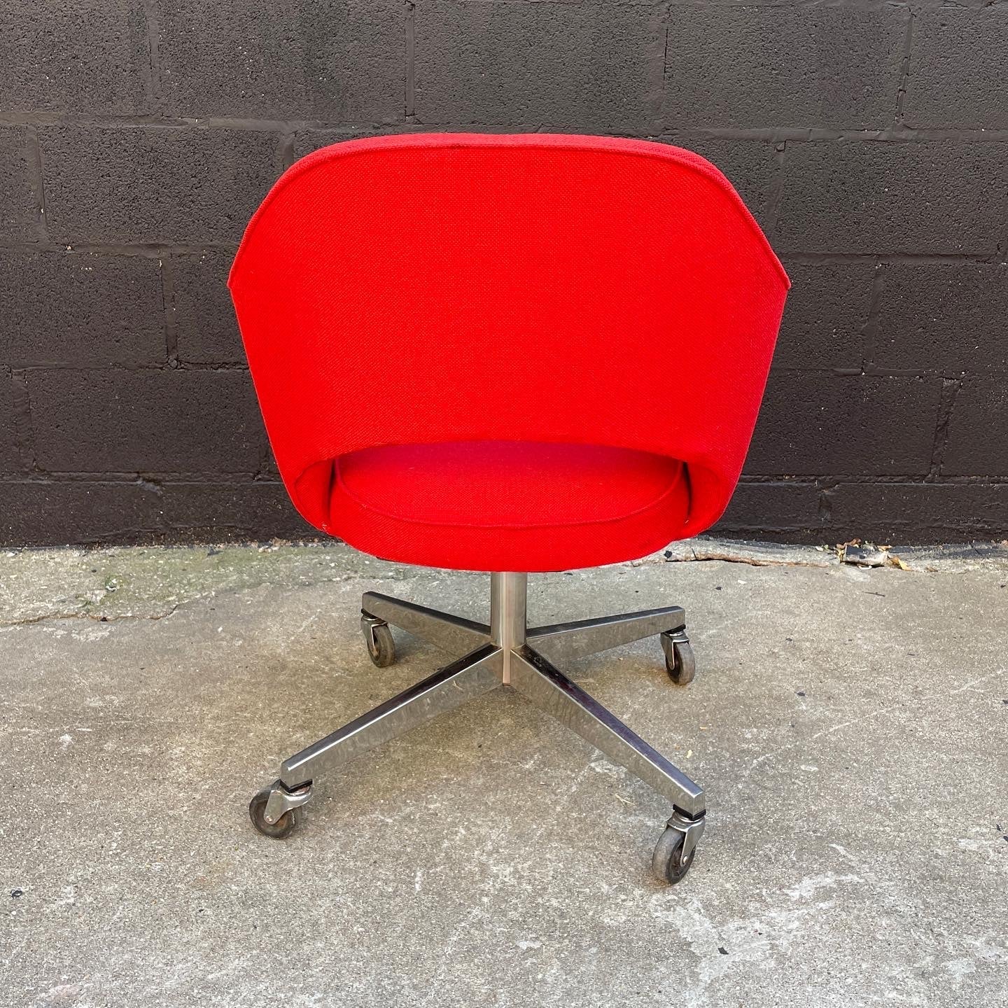 Knoll Saarinen Executive Swivel Chair