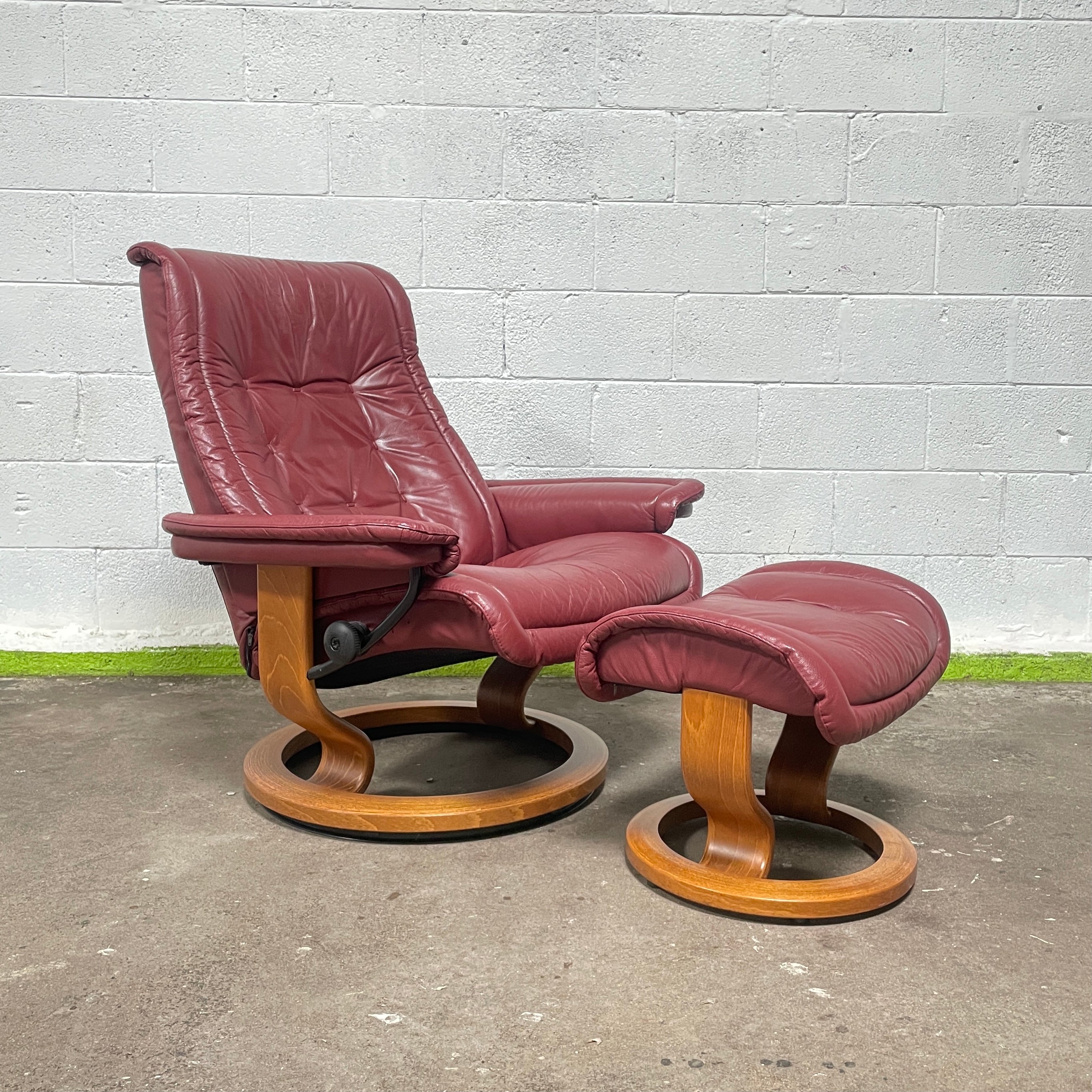 Ekornes Stressless Recliner + Ottoman