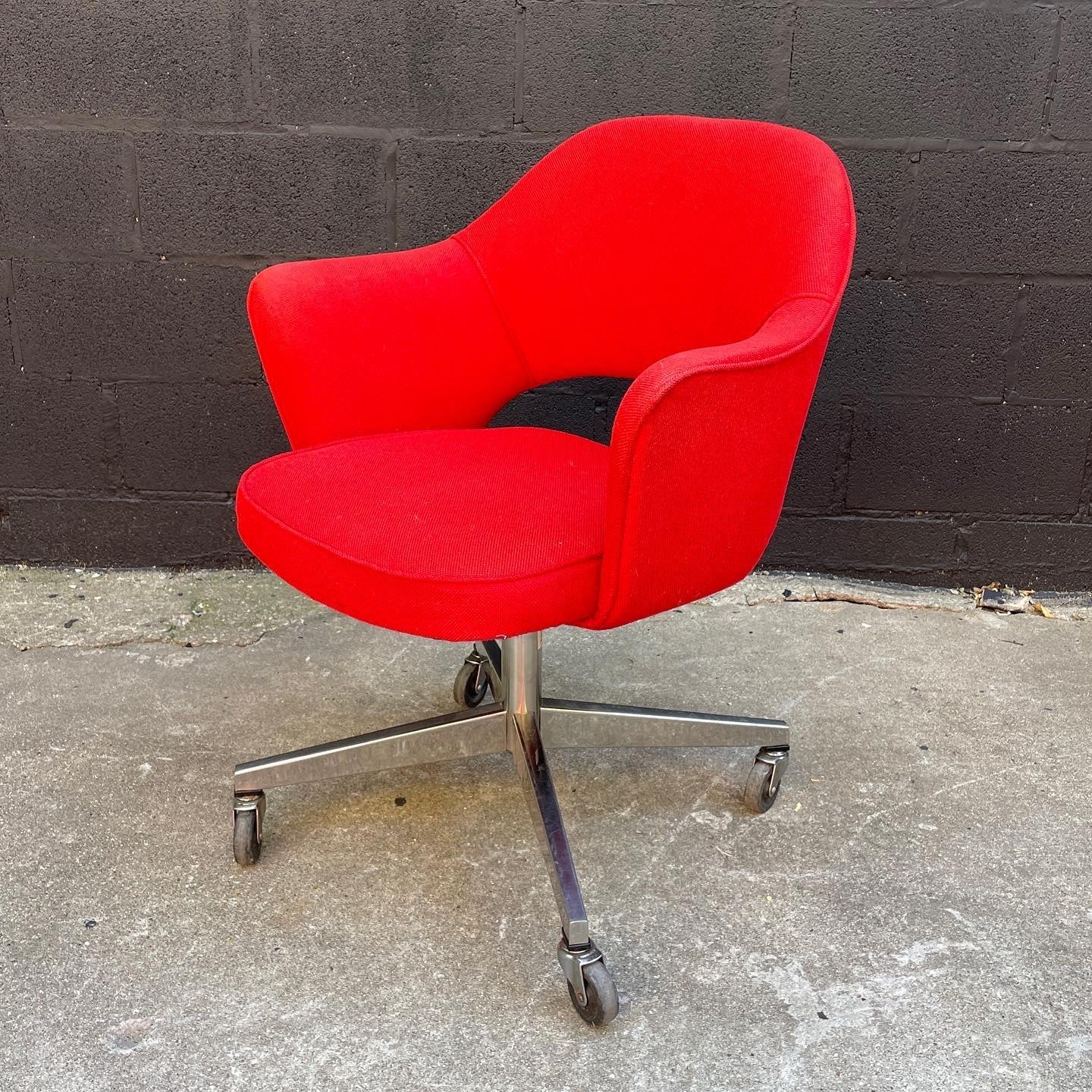 Knoll Saarinen Executive Swivel Chair