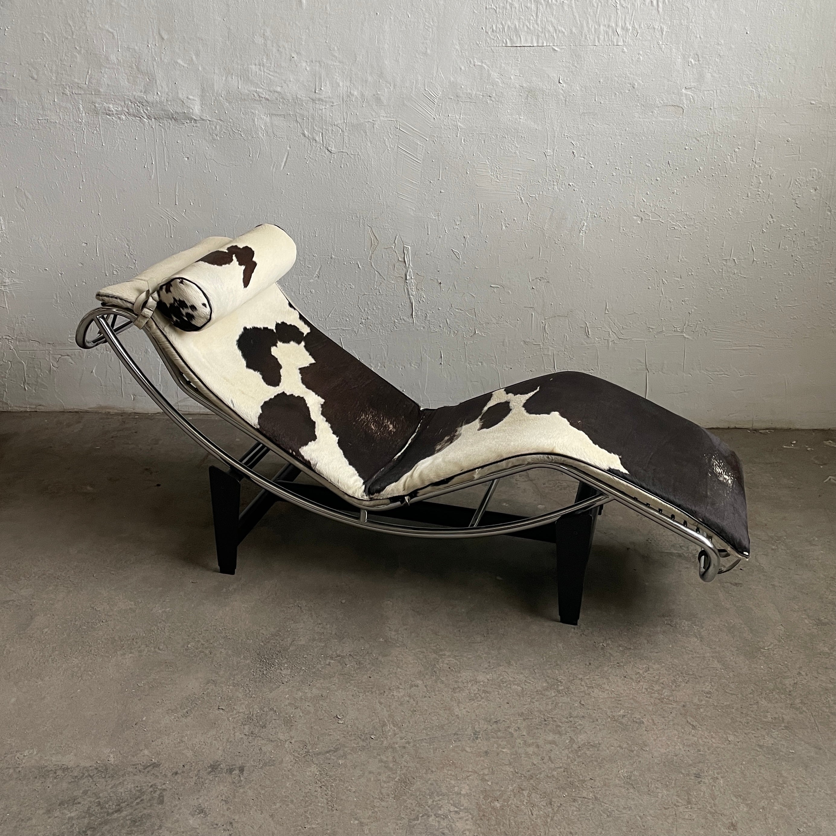 LC4 Style Cowhide Chaise Lounge Chair