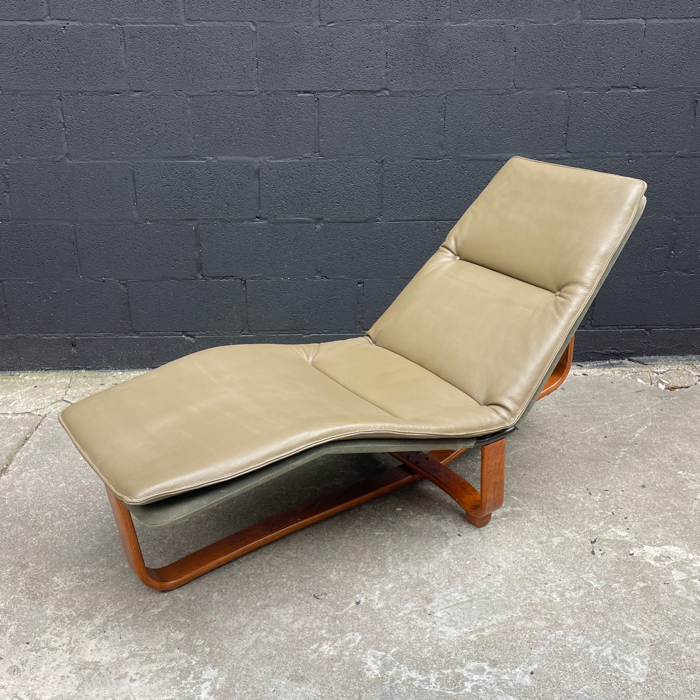 Leather Chaise by Ingmar & Knut Relling for Westnofa