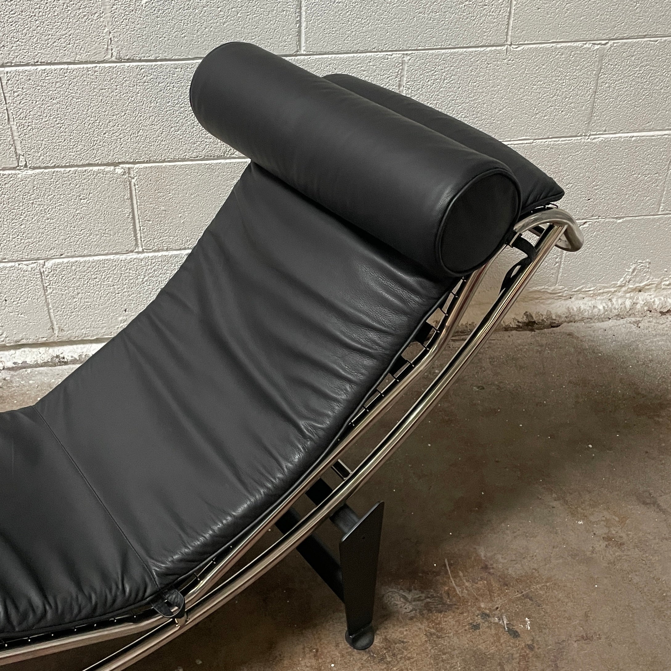 LC4 Style Chaise Lounge Chair