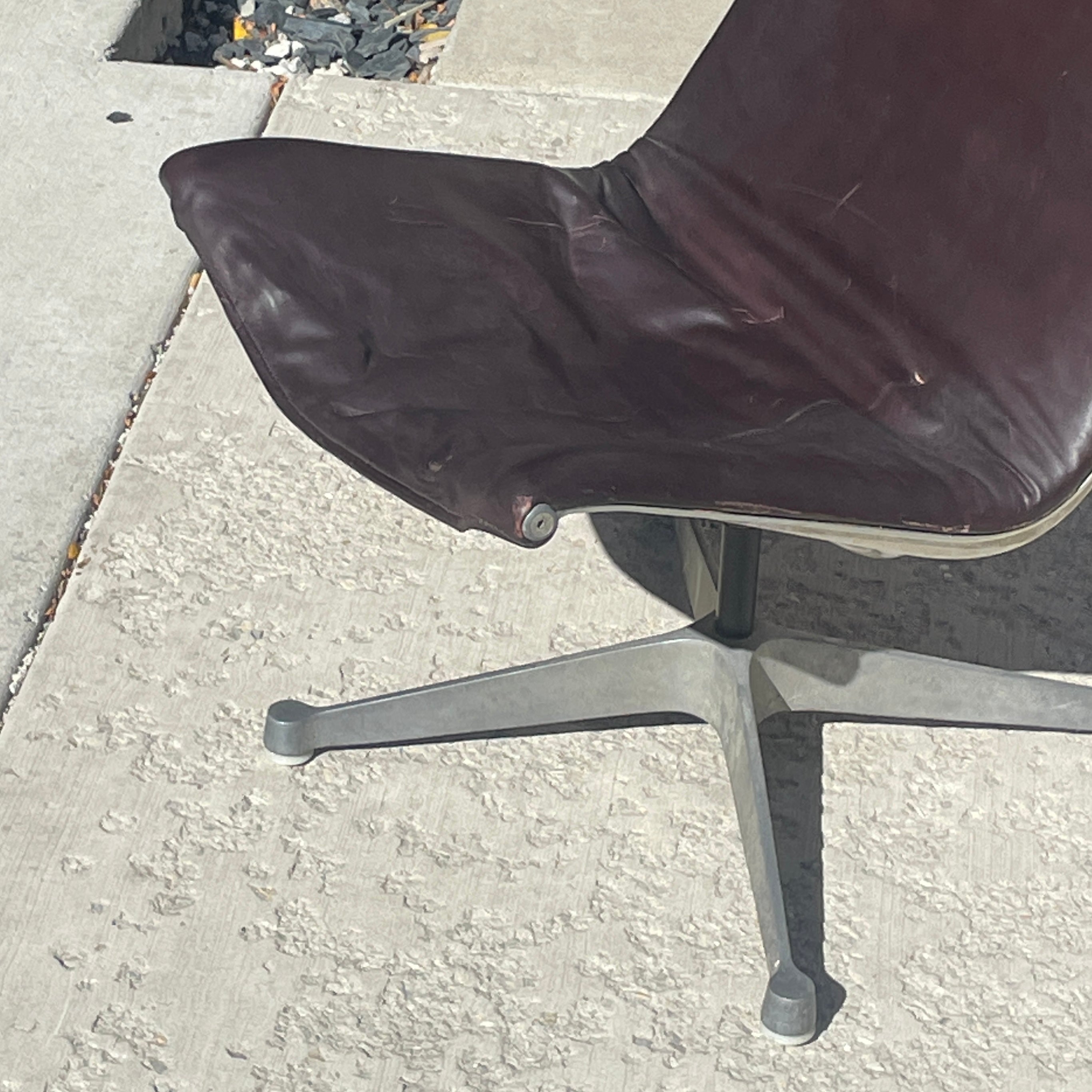 Eames Aluminum Group Lounge Chair by Herman Miller