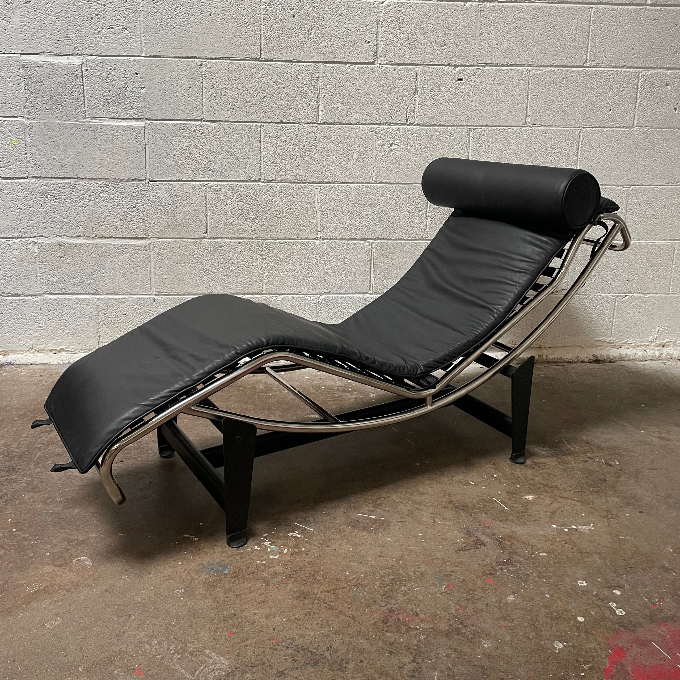 LC4 Style Chaise Lounge Chair