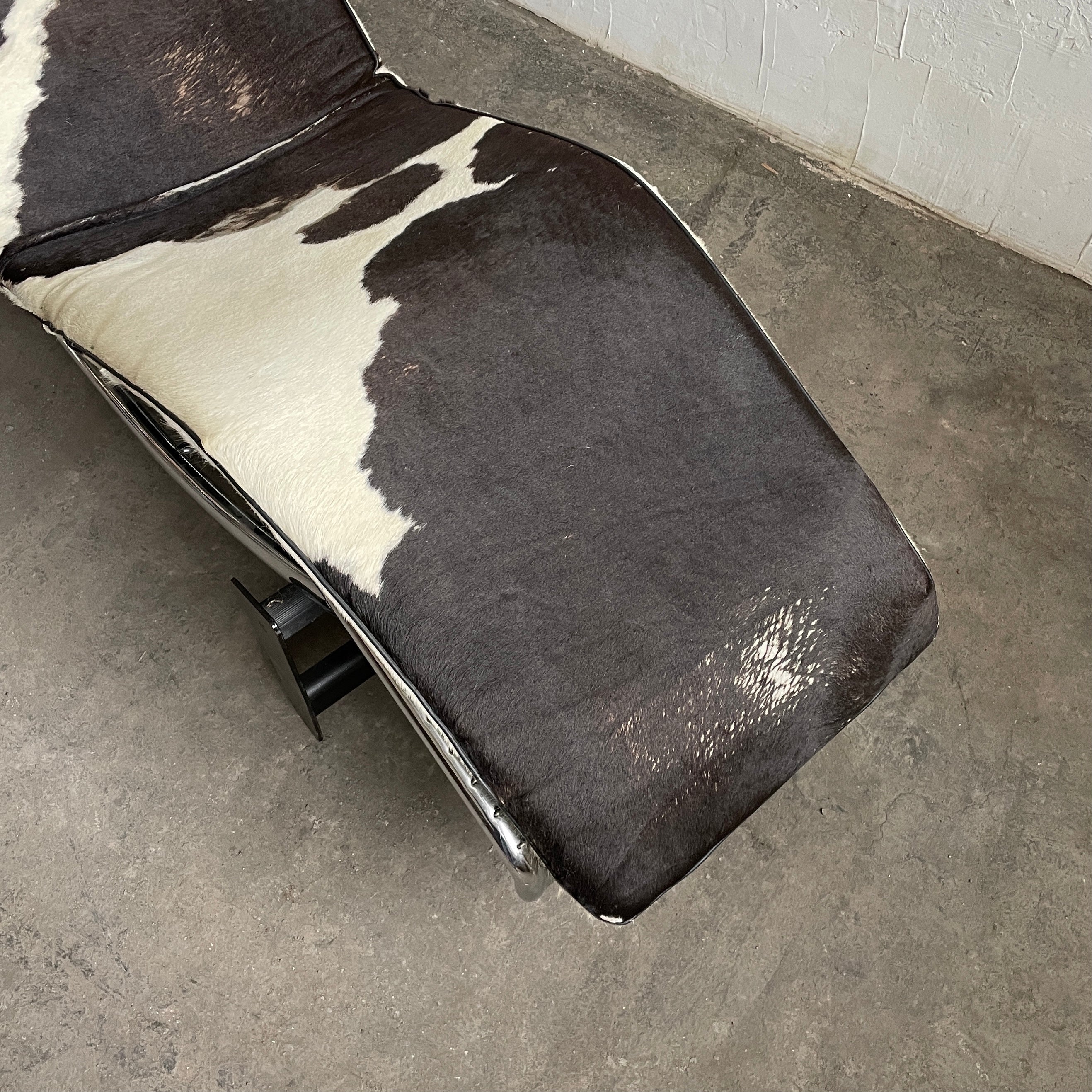 LC4 Style Cowhide Chaise Lounge Chair