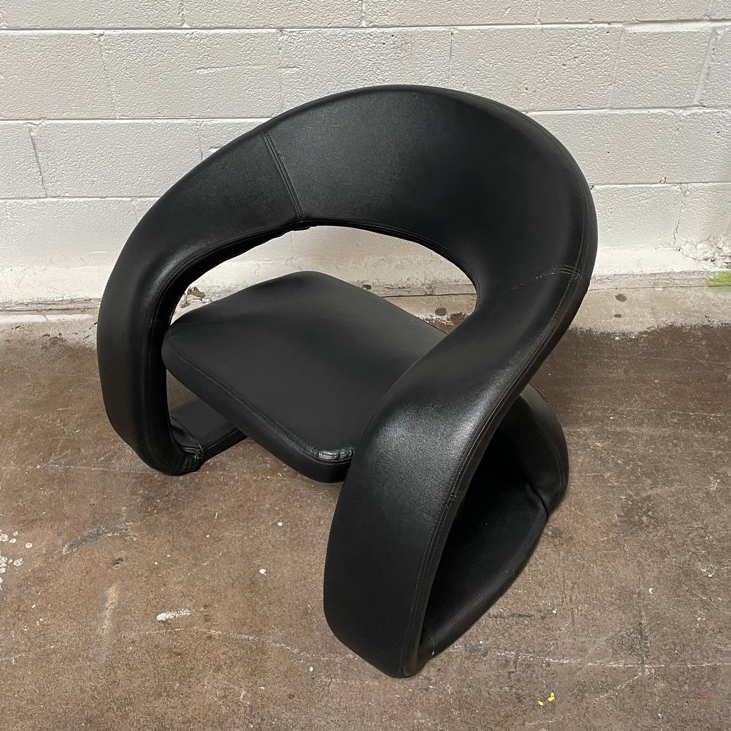Jaymar Tongue Chair in Black